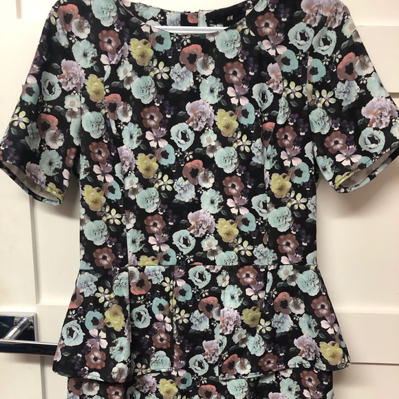 Floral peplum dress - Picture 2 of 5